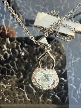 #113 18k White Gold Plated 1ct Moisannite pendant witH GRA Card